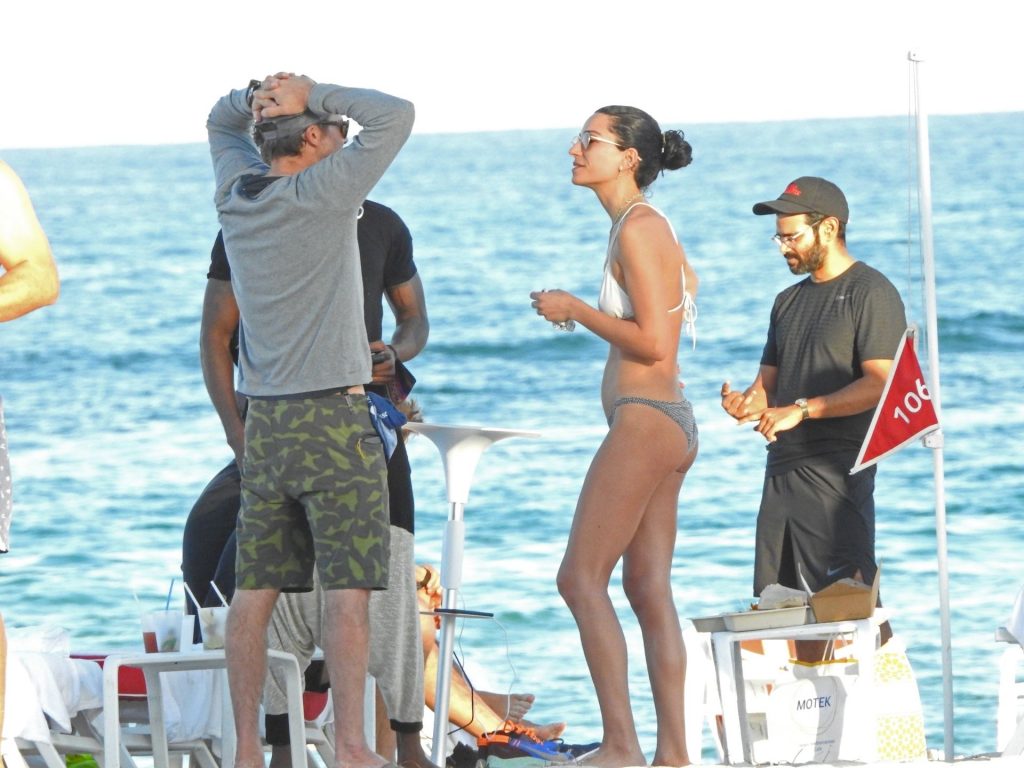 DJ Ruckus Chats Up Women on the Beach After Shanina Shaik Divorce (25 Photos)