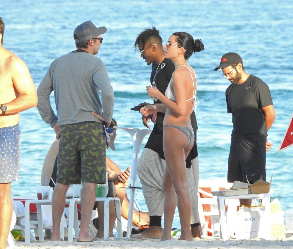 DJ Ruckus Chats Up Women on the Beach After Shanina Shaik Divorce (25 Photos)