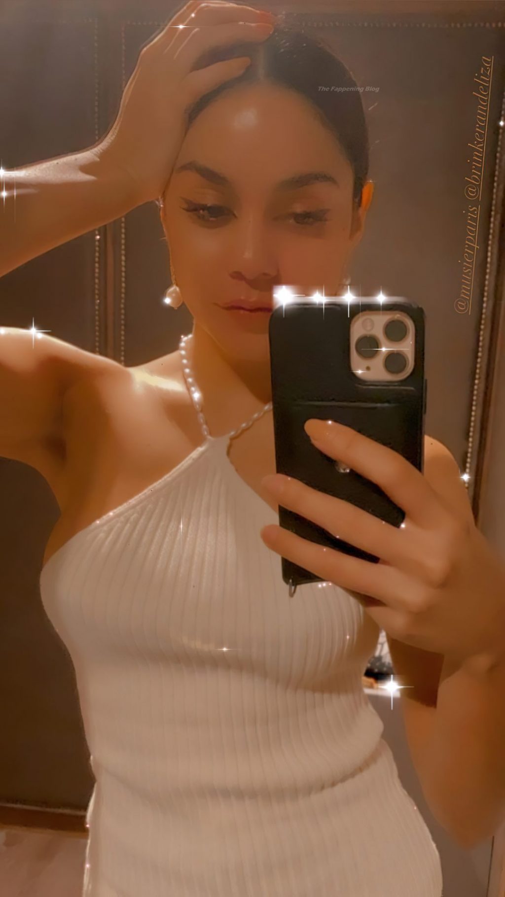 Vanessa Hudgens Sexy (6 Photos + Video)