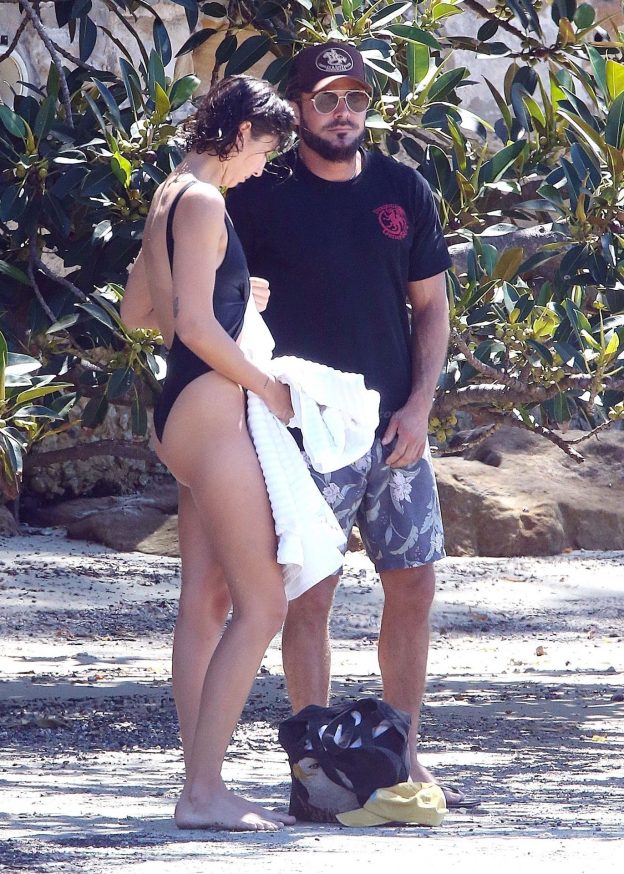 Zac Efron Enjoys A Beach Date With Vanessa Valladares In Sydney 78 Photos Thefappening