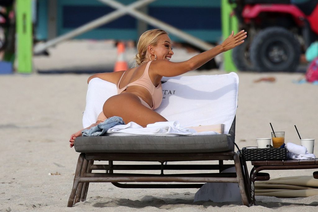 Victoria Lopyreva Shows Off Her Curves in a Swimsuit on the Beach in Miami (18 Photos)