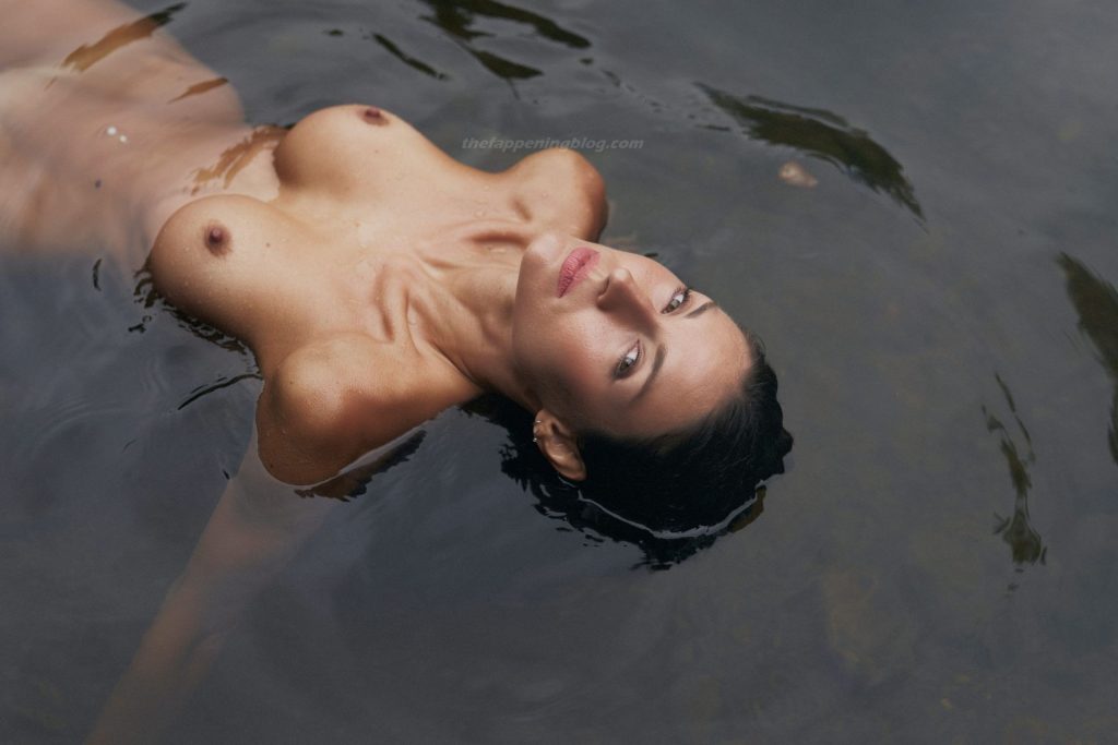 Zurine Aspiunza Nude – Waterfall (11 Photos)