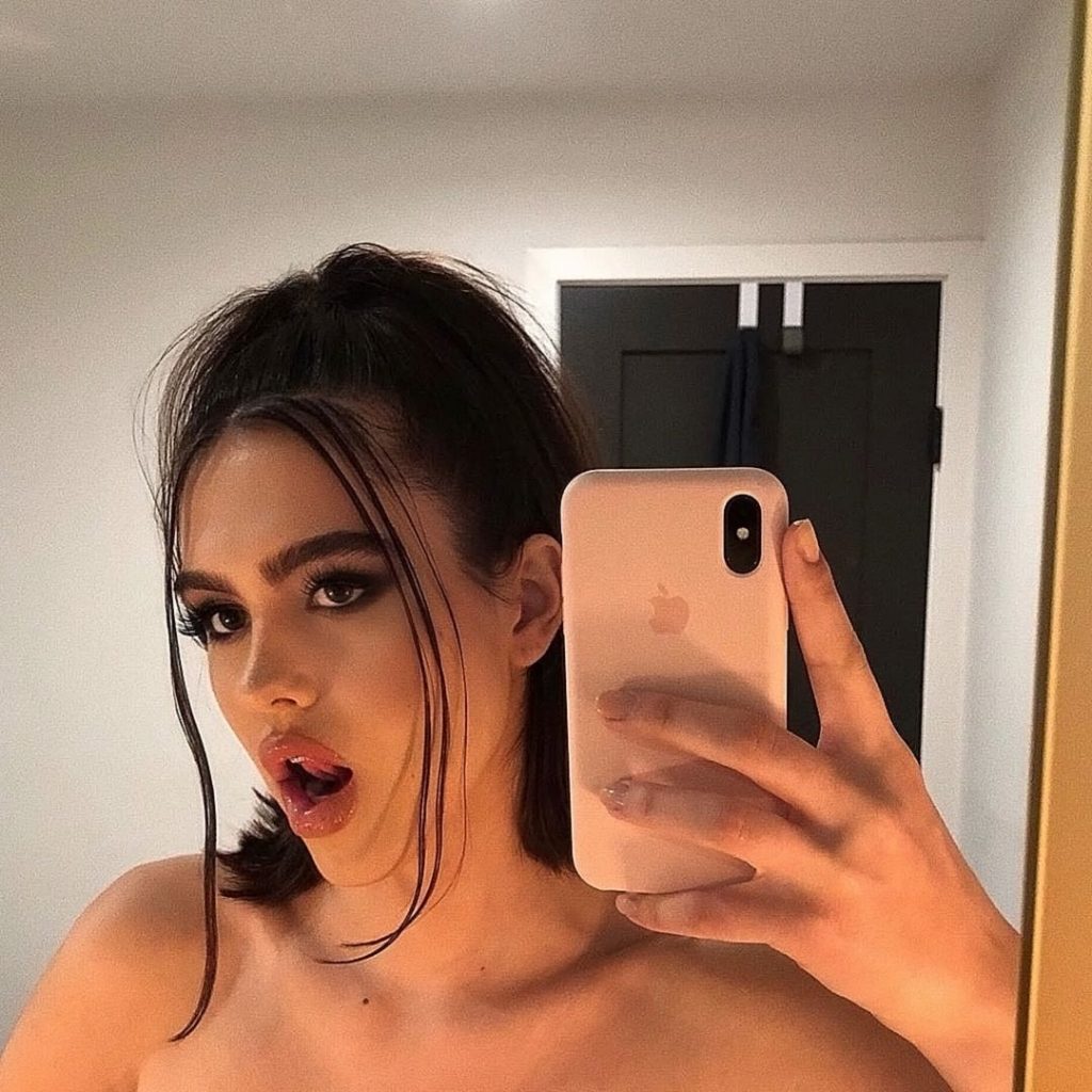 Amelia hamlin nudes