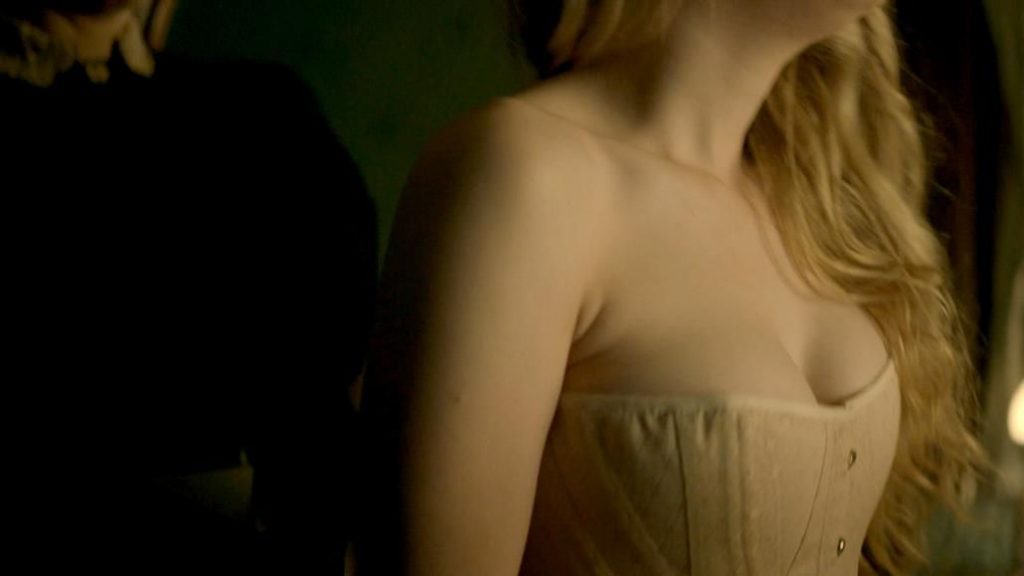 Dakota Fanning Nude &amp; Sexy (34 Photos and Hot Videos)