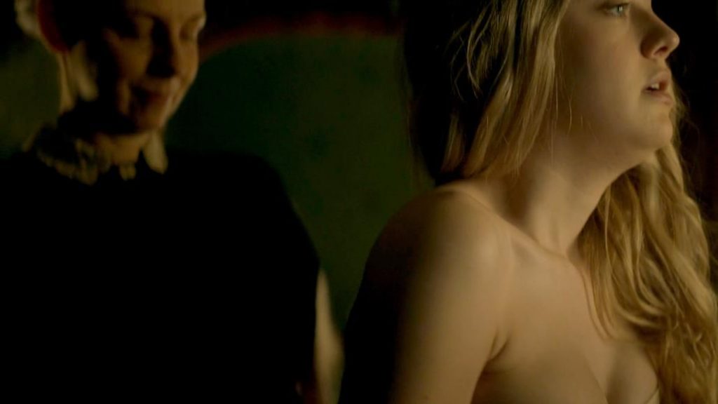 Dakota Fanning Nude &amp; Sexy (34 Photos and Hot Videos)