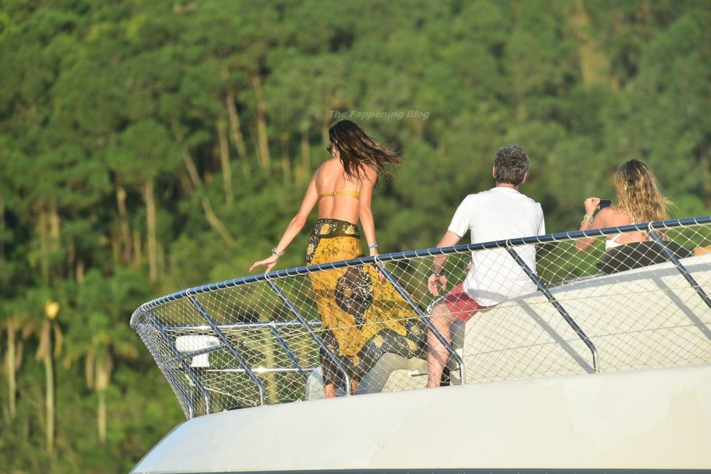 Alessandra Ambrosio Enjoys Her Last Vacation Day in Brazil (61 Photos)