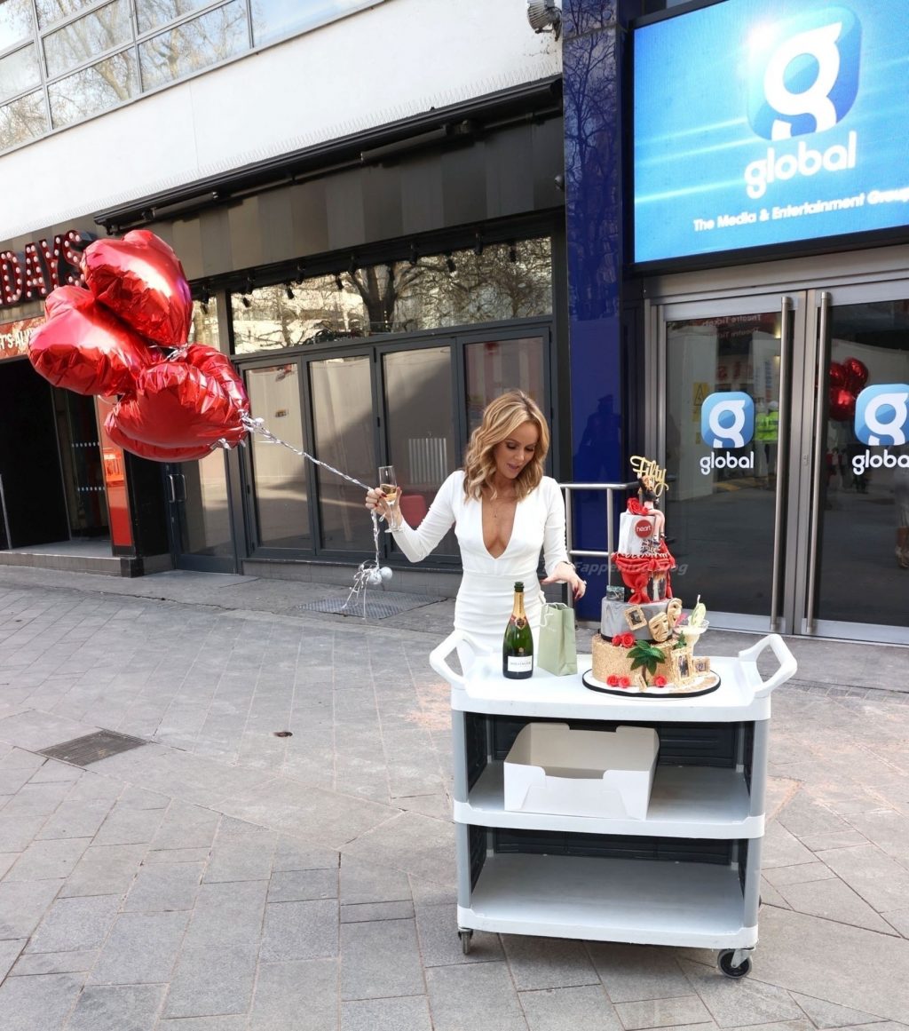 Braless Amanda Holden Shows Her Cleavage Celebrating Her Birthday (62 Photos)