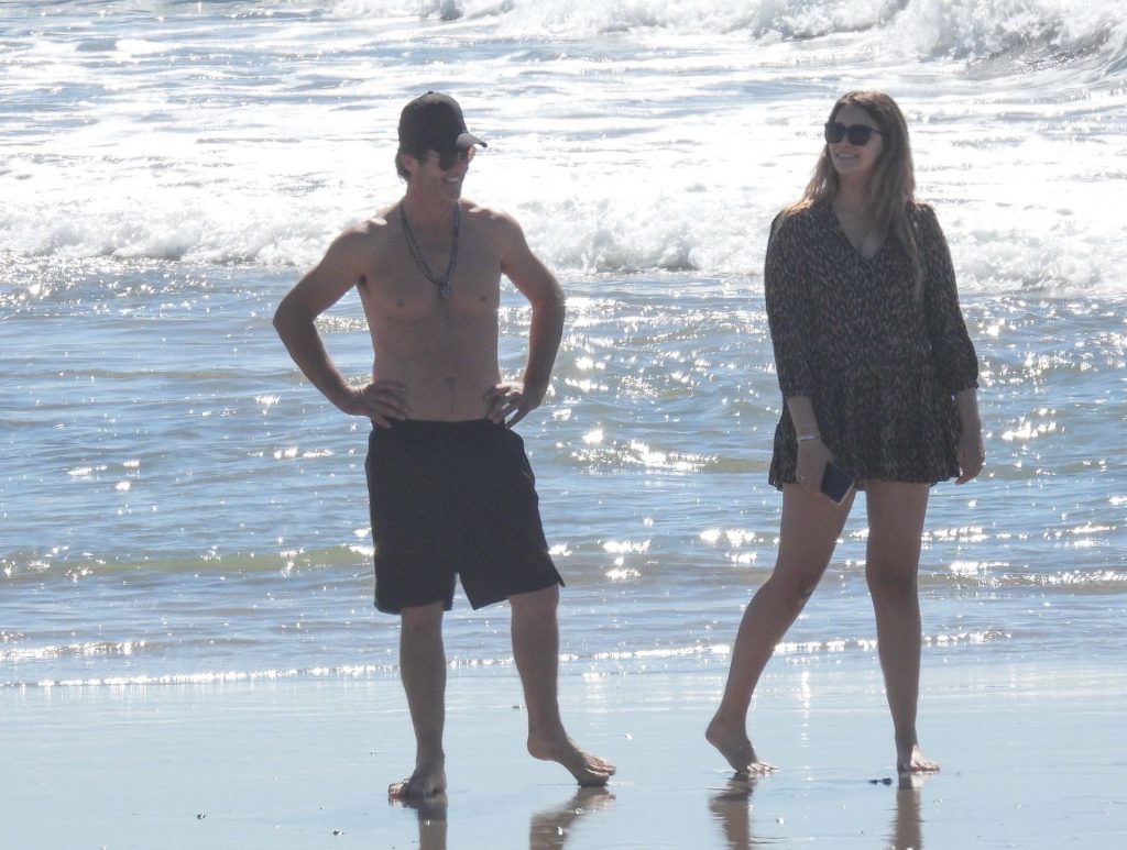 April Love Geary &amp; Robin Thicke Enjoy a Fun Beach Day in Malibu (97 Photos)