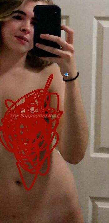 Benee / beanygirl / beneemusic Nude Leaks OnlyFans Photo 1