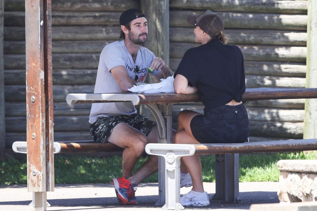 Brittany Hockley Enjoys a Date Lunch with Her Boyfriend in Bondi (49 Photos)