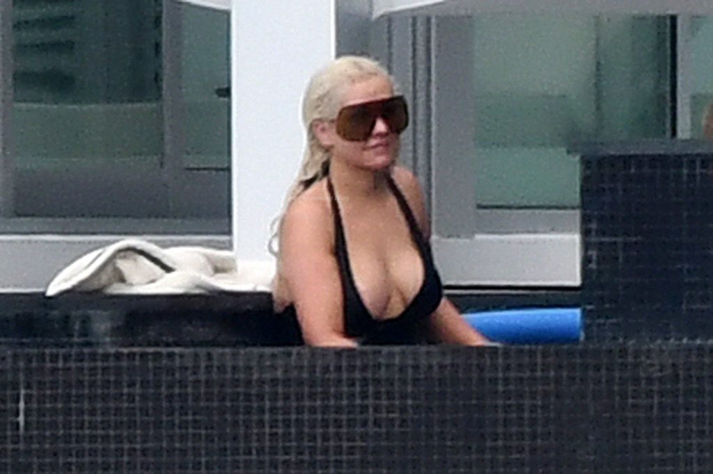 Christina Aguilera Takes a Dip in the pool Between Recording Sessions in Miami (86 Photos)