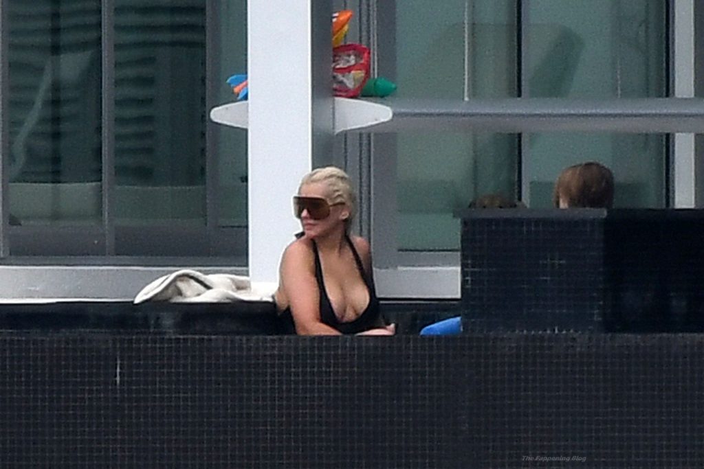 Christina Aguilera Takes a Dip in the pool Between Recording Sessions in Miami (86 Photos)