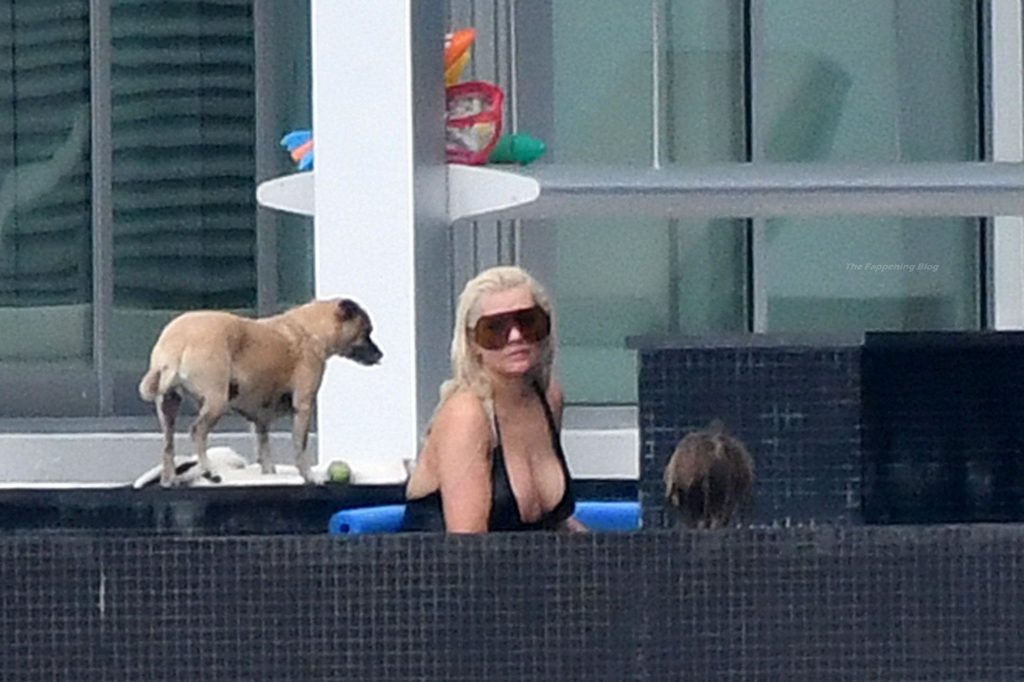 Christina Aguilera Takes a Dip in the pool Between Recording Sessions in Miami (86 Photos)