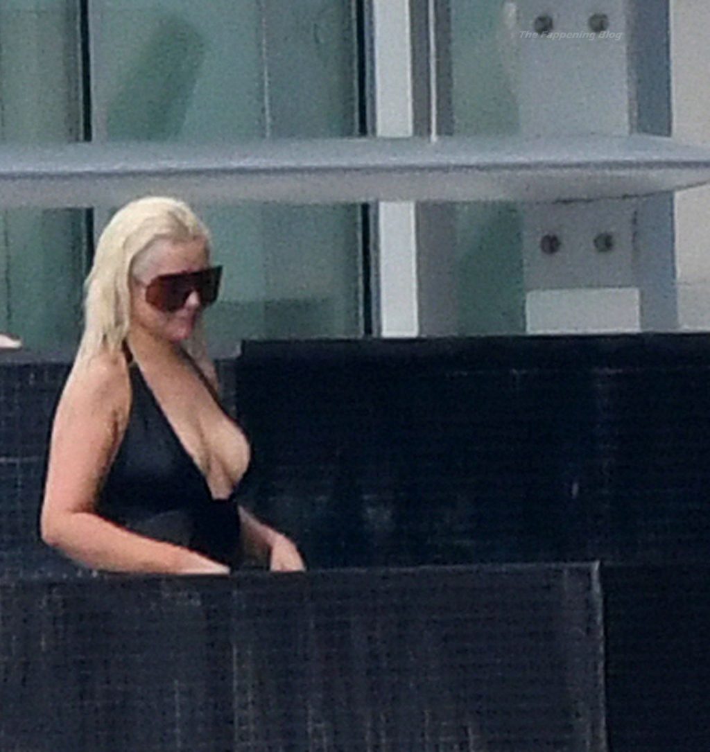 Christina Aguilera Takes a Dip in the pool Between Recording Sessions in Miami (86 Photos)