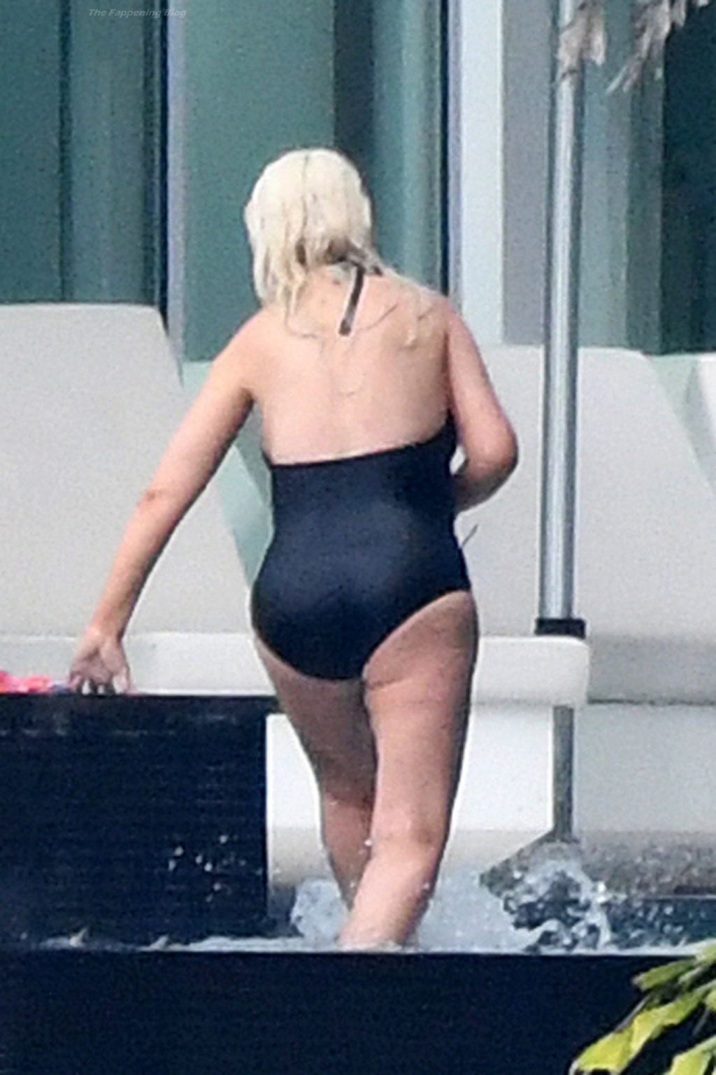 Christina Aguilera Takes a Dip in the pool Between Recording Sessions in Miami (86 Photos)