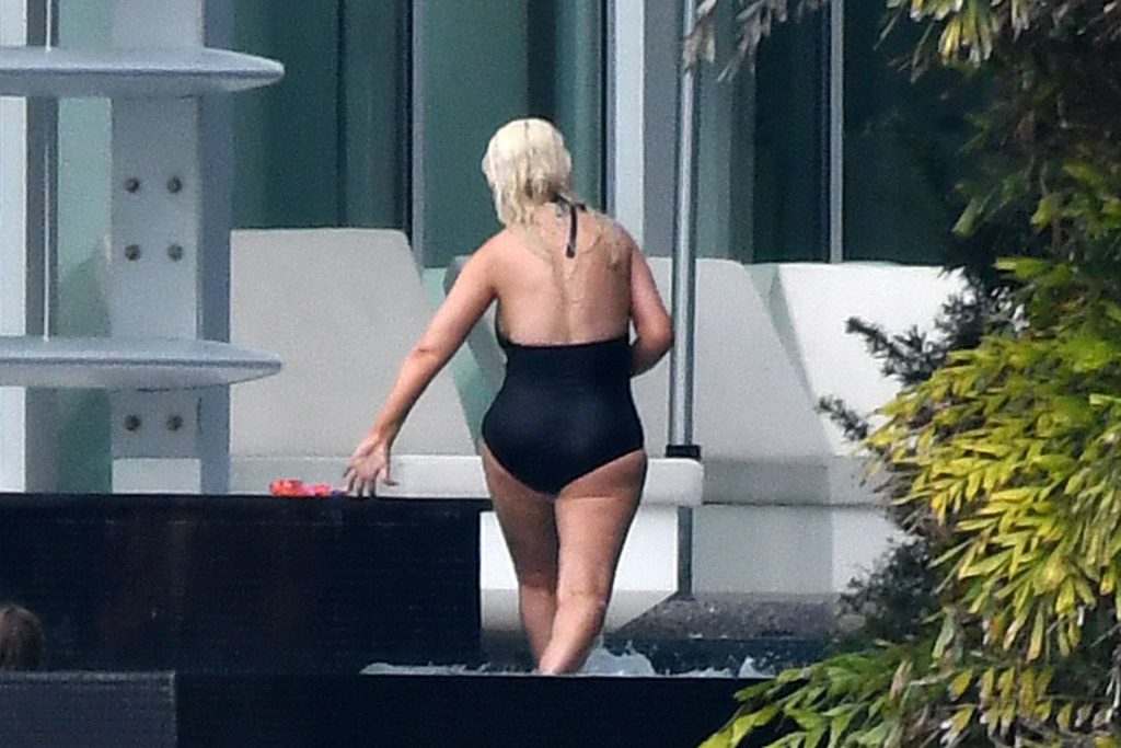 Christina Aguilera Takes a Dip in the pool Between Recording Sessions in Miami (86 Photos)
