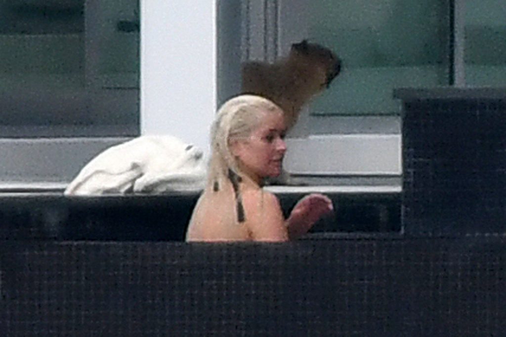 Christina Aguilera Takes a Dip in the pool Between Recording Sessions in Miami (86 Photos)