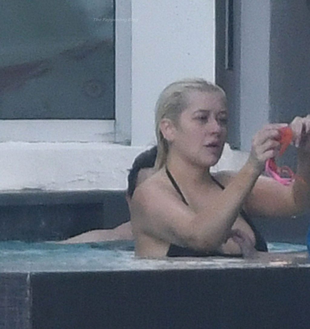 Christina Aguilera Takes a Dip in the pool Between Recording Sessions in Miami (86 Photos)