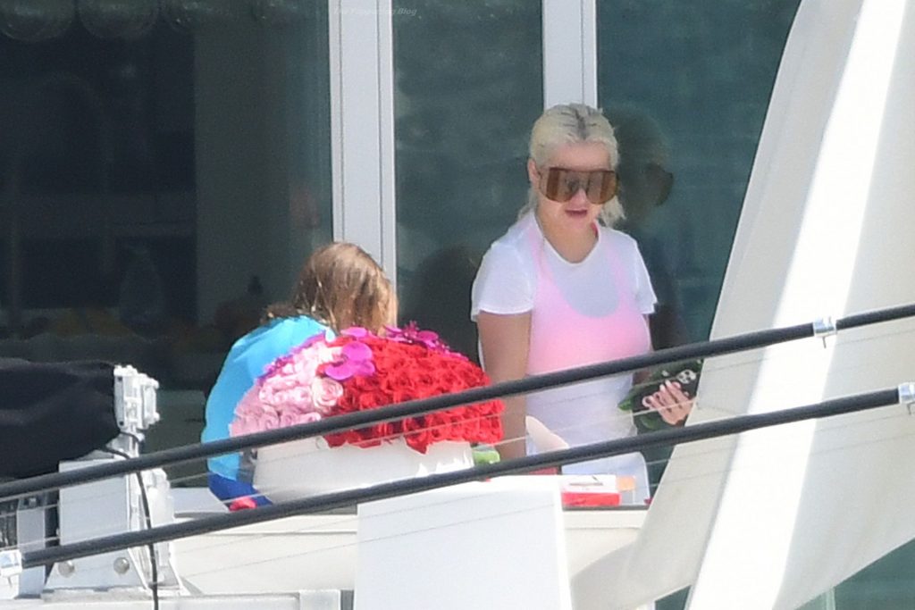 Christina Aguilera Takes a Dip in the pool Between Recording Sessions in Miami (86 Photos)