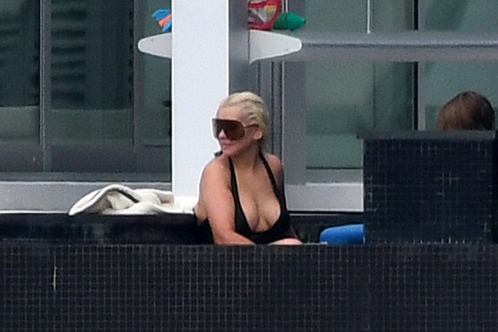 Christina Aguilera Takes a Dip in the pool Between Recording Sessions in Miami (86 Photos)