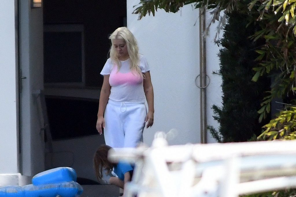 Christina Aguilera Takes a Dip in the pool Between Recording Sessions in Miami (86 Photos)