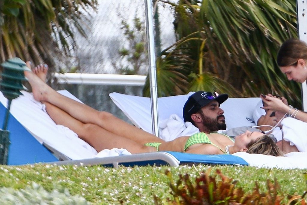 Corinne Olympios Enjoys an Afternoon by the Pool in Miami (30 Photos)