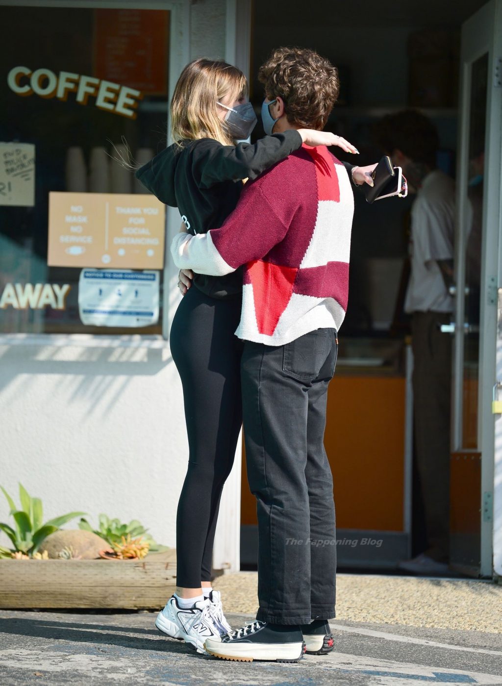 Romantic Couple Delilah Belle &amp; Eyal Booker Pack on the PDA (24 Photos)