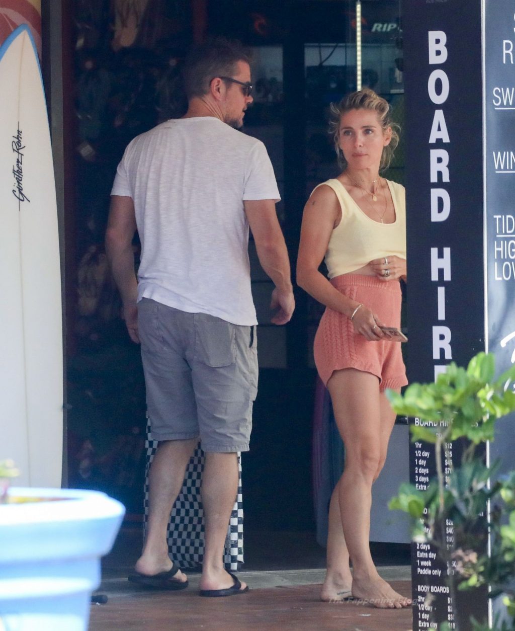 Elsa Pataky Enjoys a Day with Friends in Byron Bay (21 Photos)