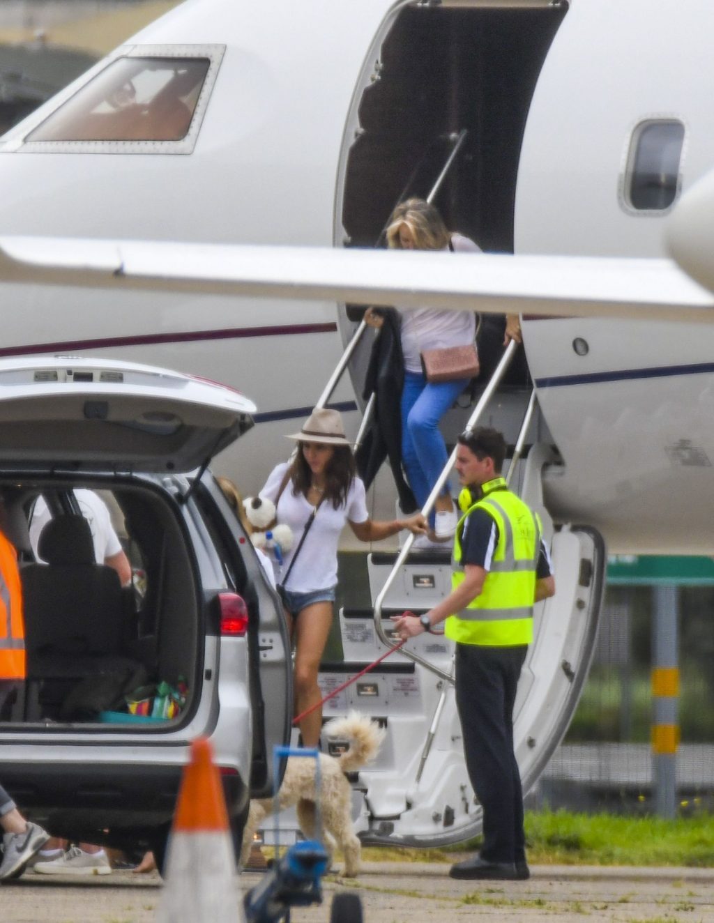 Chris Hemsworth &amp; Elsa Pataky Arrive in Sydney with Their V.I.P. Dogs (11 Photos)