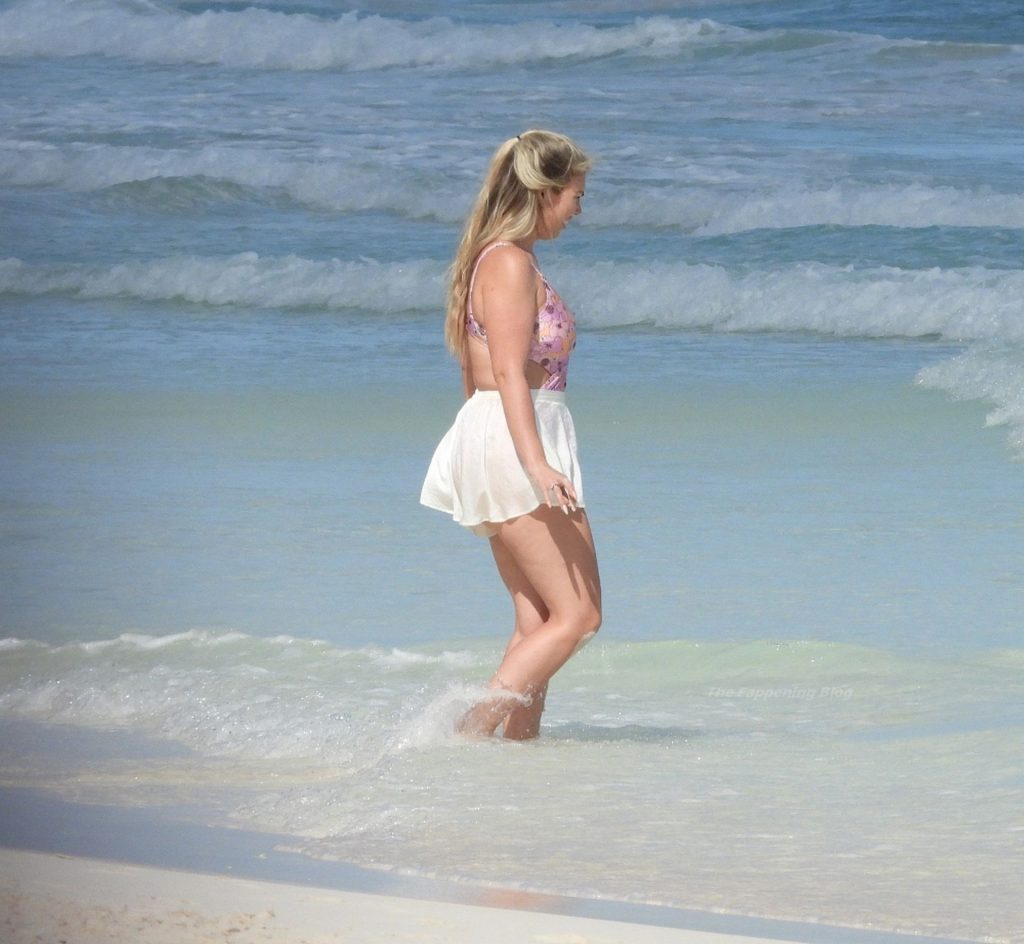 Frankie Essex Hits the Beach in Mexico (34 Photos)