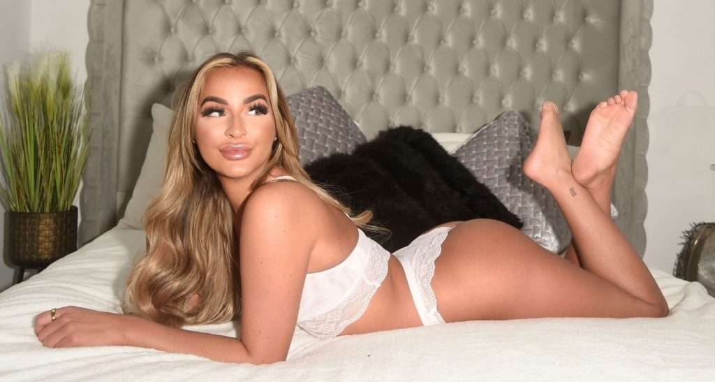 Holly Burns Absolutely Sizzles in Sexy white Lingerie (54 Photos)