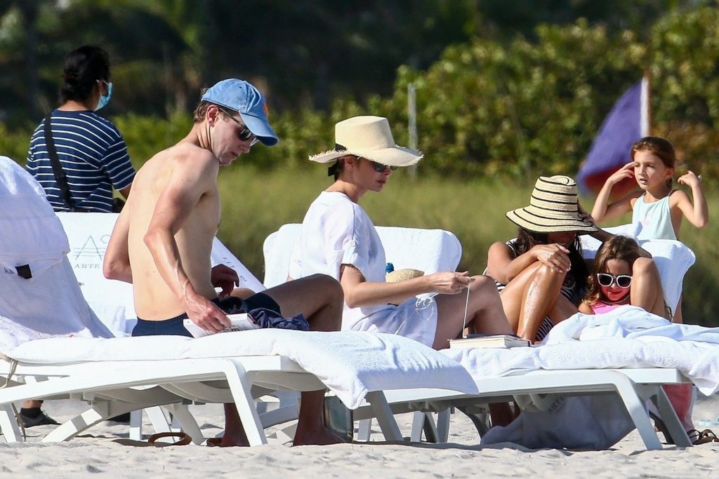 Ivanka Trump &amp; Jared Kushner Enjoy a Romantic Walk on the Beach (75 Photos)