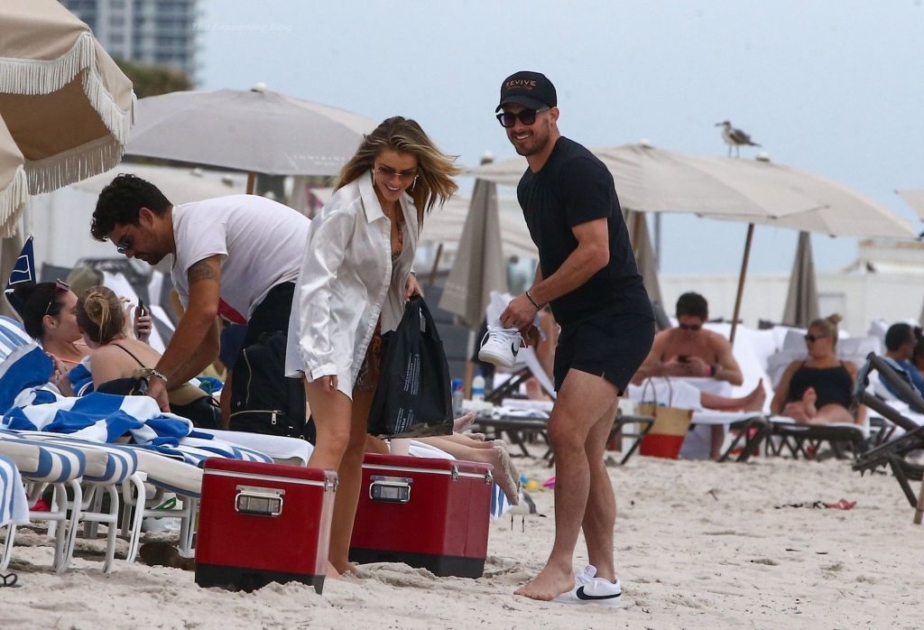 Danny Amendola &amp; Jean Watts Relax with Friends on Miami Beach (48 Photos)