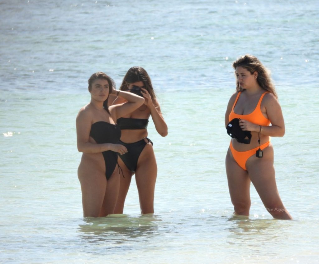 Kalani Hilliker and Nicolette Gray Look Stunning on the Beach (79 Photos)