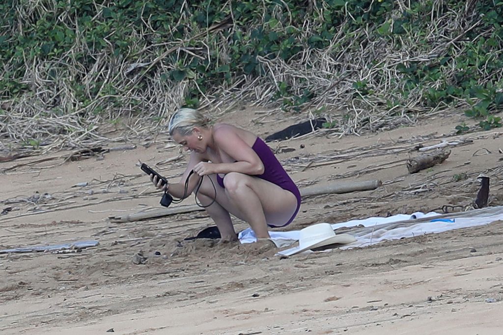 Katy Perry &amp; Orlando Bloom Hit the Beach in Hawaii (30 Photos)