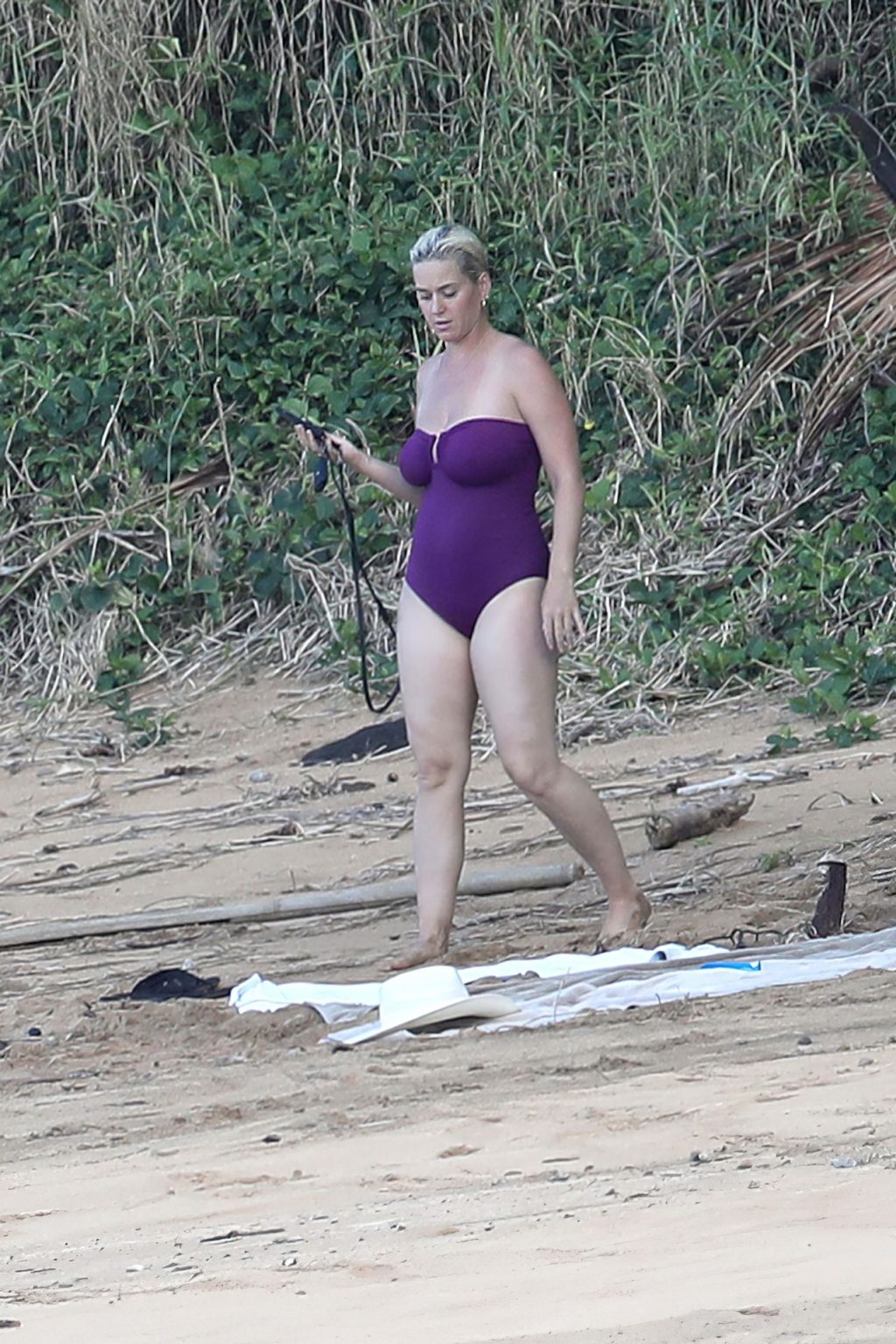 Katy Perry &amp; Orlando Bloom Hit the Beach in Hawaii (30 Photos)