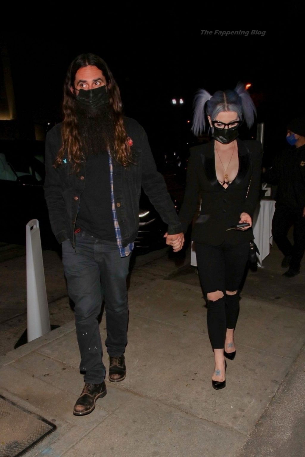 Kelly Osbourne Shows Her Cleavage for Dinner with a Boyfriend at Craig’s (17 Photos)