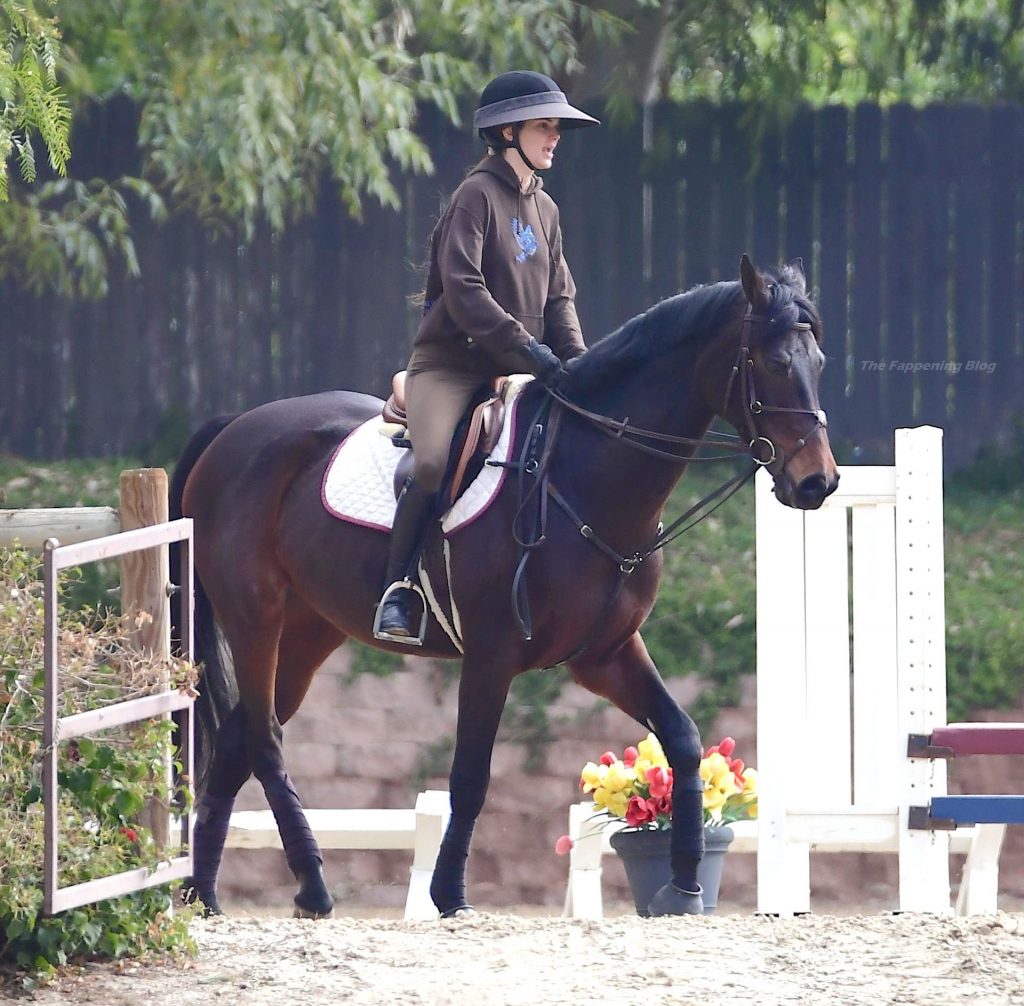 Kendall Jenner Looks Giddy as She Gets in the Saddle for a horseback Ride in Malibu (29 Photos)