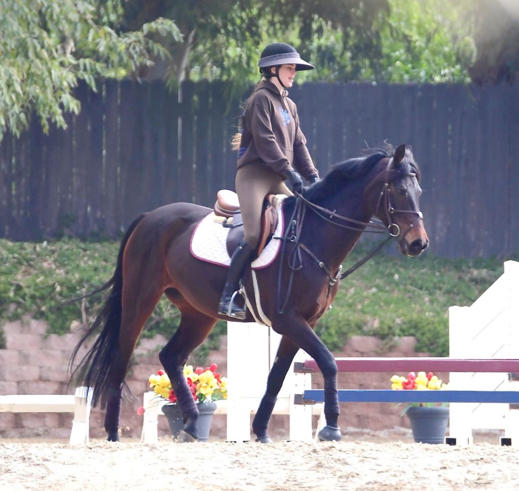 Kendall Jenner Looks Giddy as She Gets in the Saddle for a horseback Ride in Malibu (29 Photos)