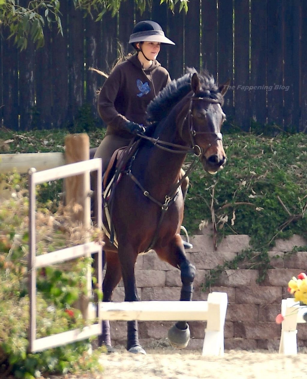 Kendall Jenner Looks Giddy as She Gets in the Saddle for a horseback Ride in Malibu (29 Photos)