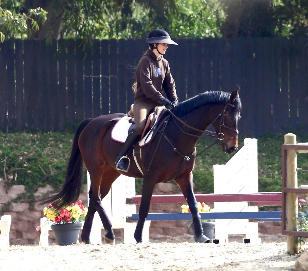 Kendall Jenner Looks Giddy as She Gets in the Saddle for a horseback Ride in Malibu (29 Photos)