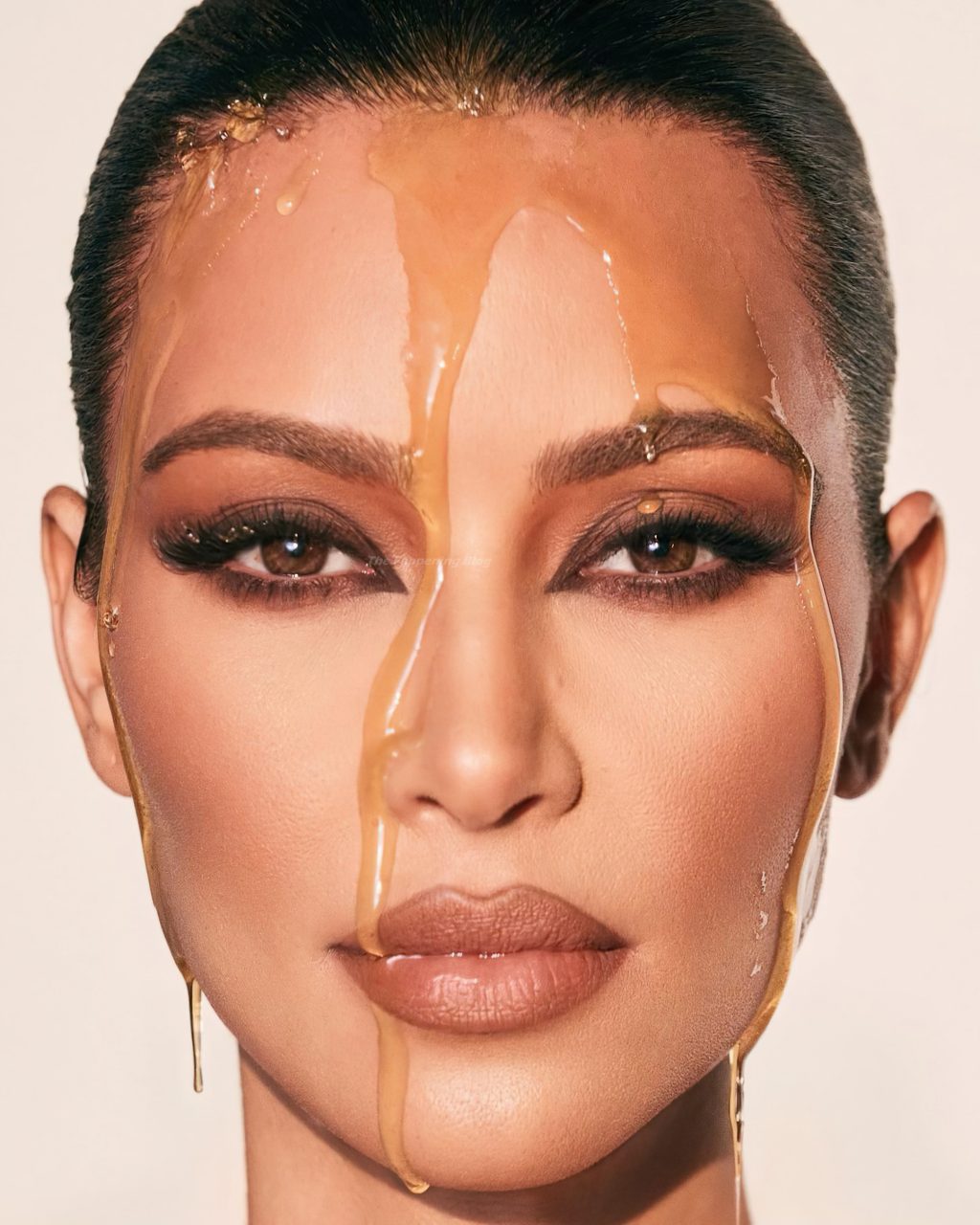 Kim Kardashian Goes Wet (8 Photos)