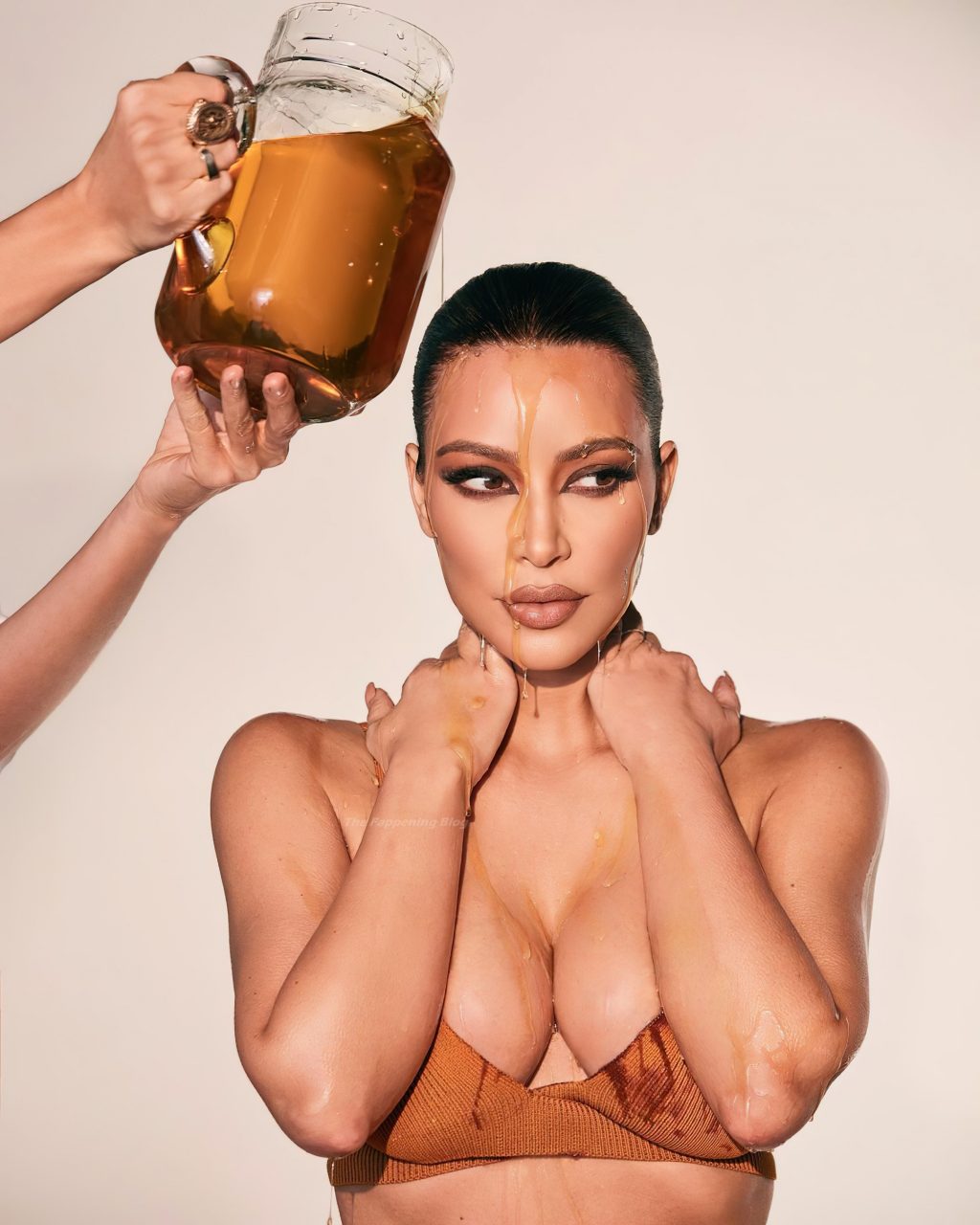 Kim Kardashian Goes Wet (8 Photos)