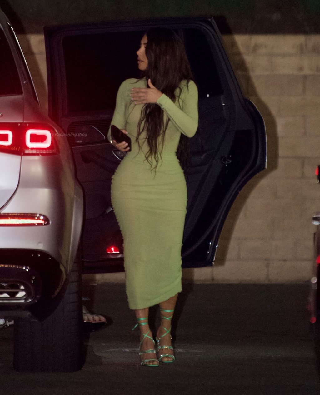 Kim Kardashian Enjoys a Ladies Night with Kourtney, La La Anthony After Filing For Divorce (51 Photos)