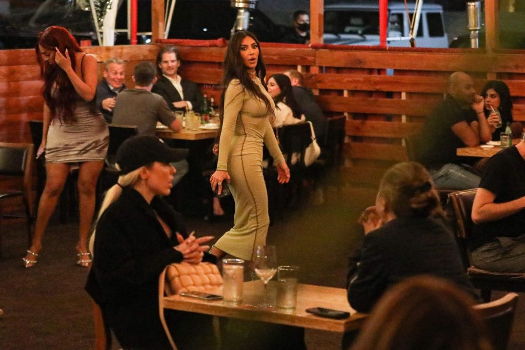 Kim Kardashian Enjoys a Ladies Night with Kourtney, La La Anthony After Filing For Divorce (51 Photos)