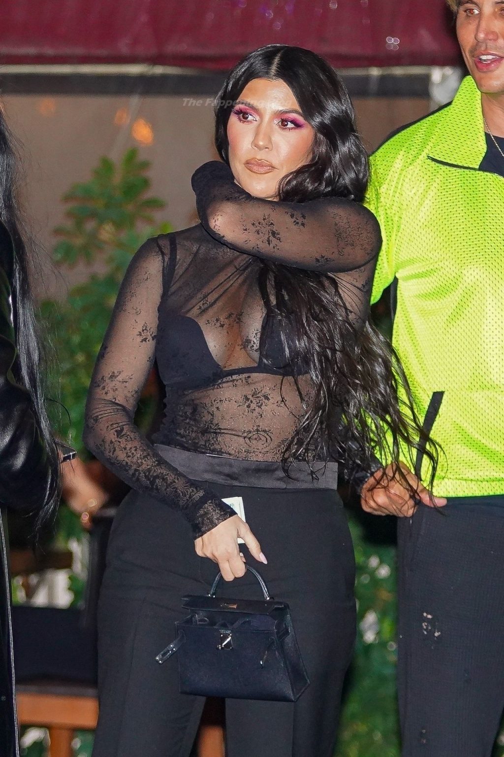 Kourtney Kardashian Displays Her Tits at the Party (22 Photos)