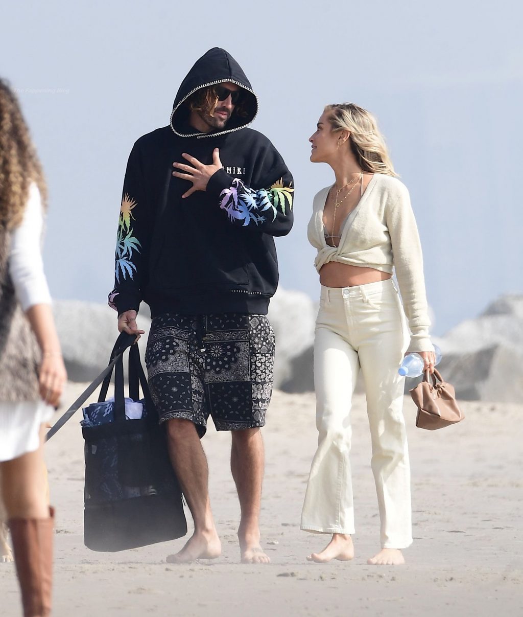 Kristin Cavallari &amp; Brody Jenner Have a Flirty Beach Date (40 Photos)