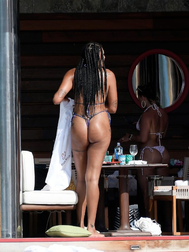 Liz Cambage Flaunts Her Sexy Body While Vacationing In St Barths 27 1056