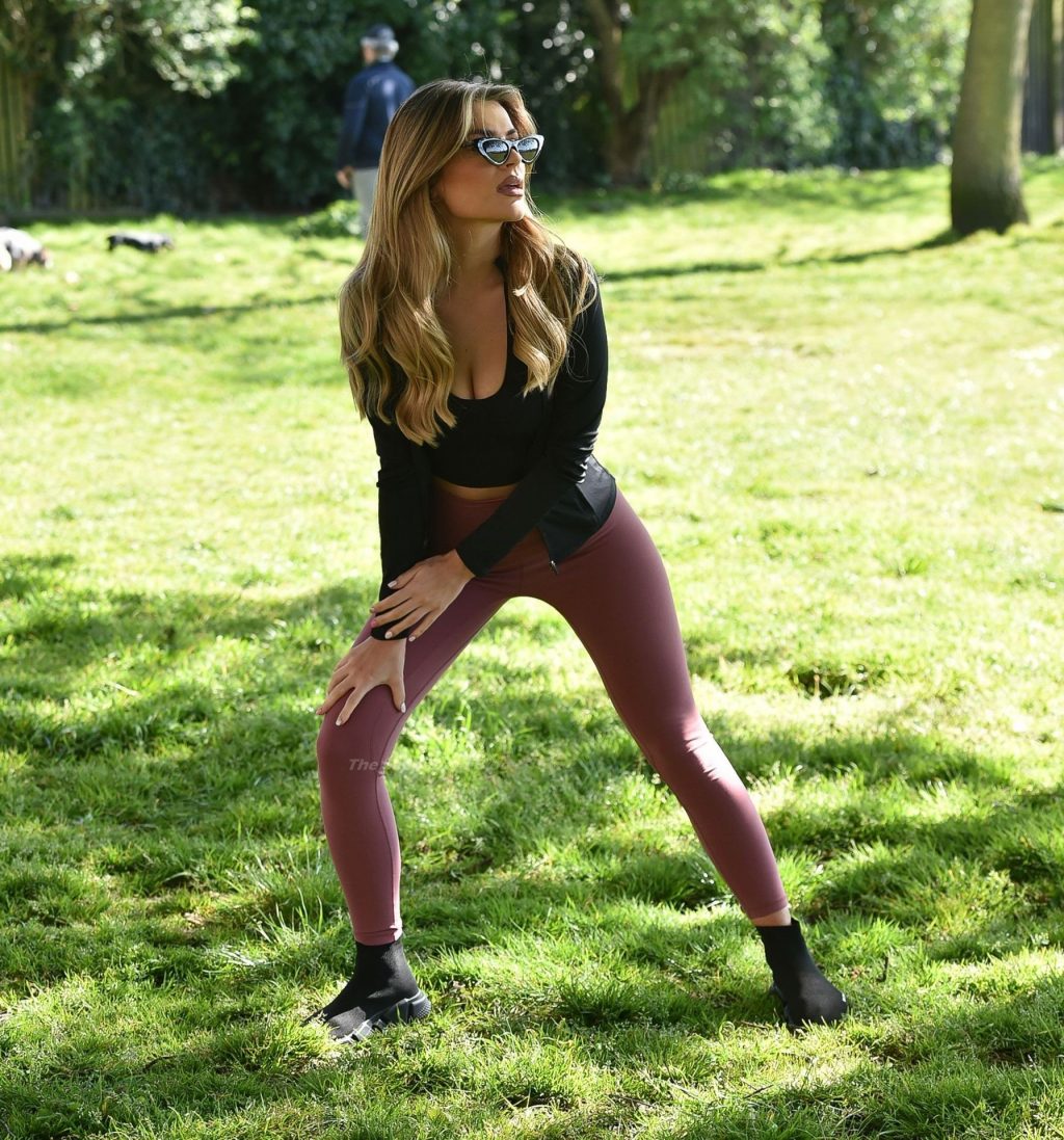 Maria Wild is Seen Doing Her Daily Exercise at a Park in London (28 Photos)