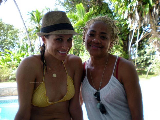 Meghan Markle Poses In A Bikini In Jamaica 3 Photos Thefappening 0571